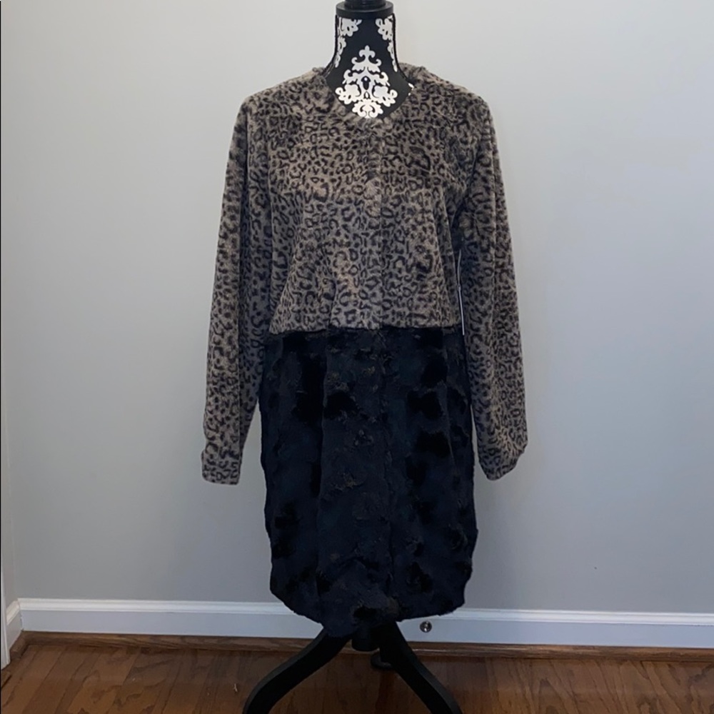 NWT Beautiful Black & Grey Leopard Faux Fur